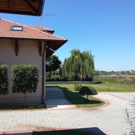 Motel Jezero 姆拉代诺瓦茨 外观 照片