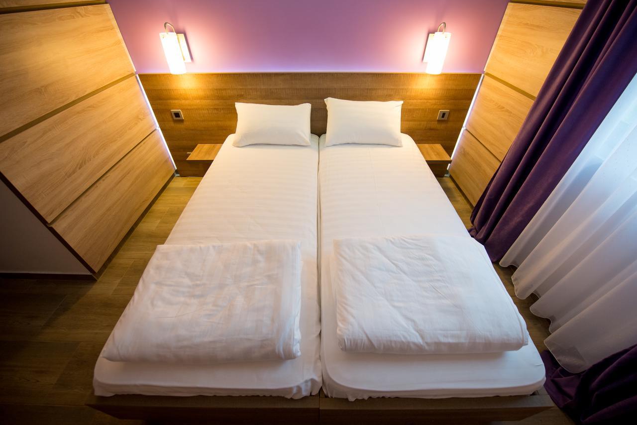 Motel Jezero 姆拉代诺瓦茨 外观 照片