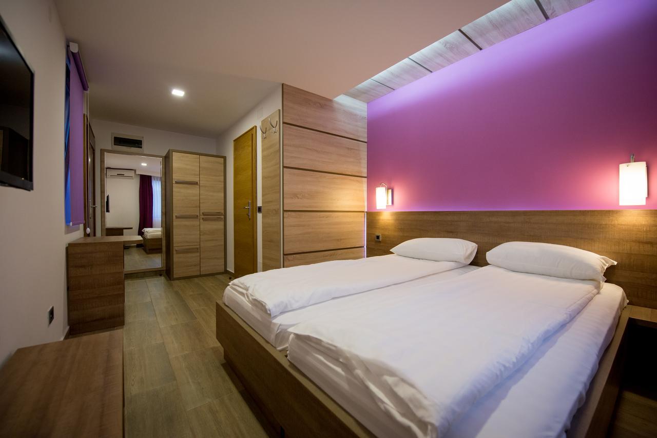 Motel Jezero 姆拉代诺瓦茨 外观 照片