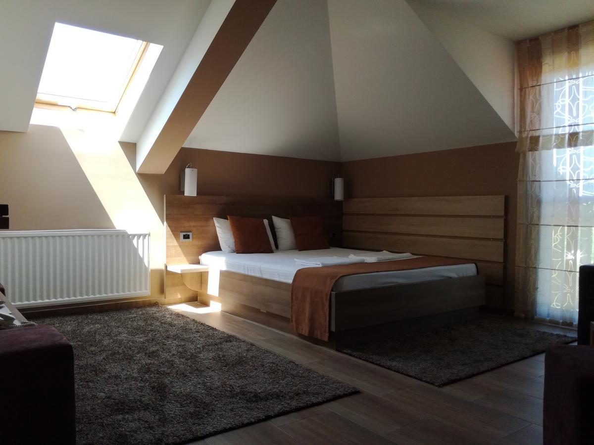 Motel Jezero 姆拉代诺瓦茨 外观 照片