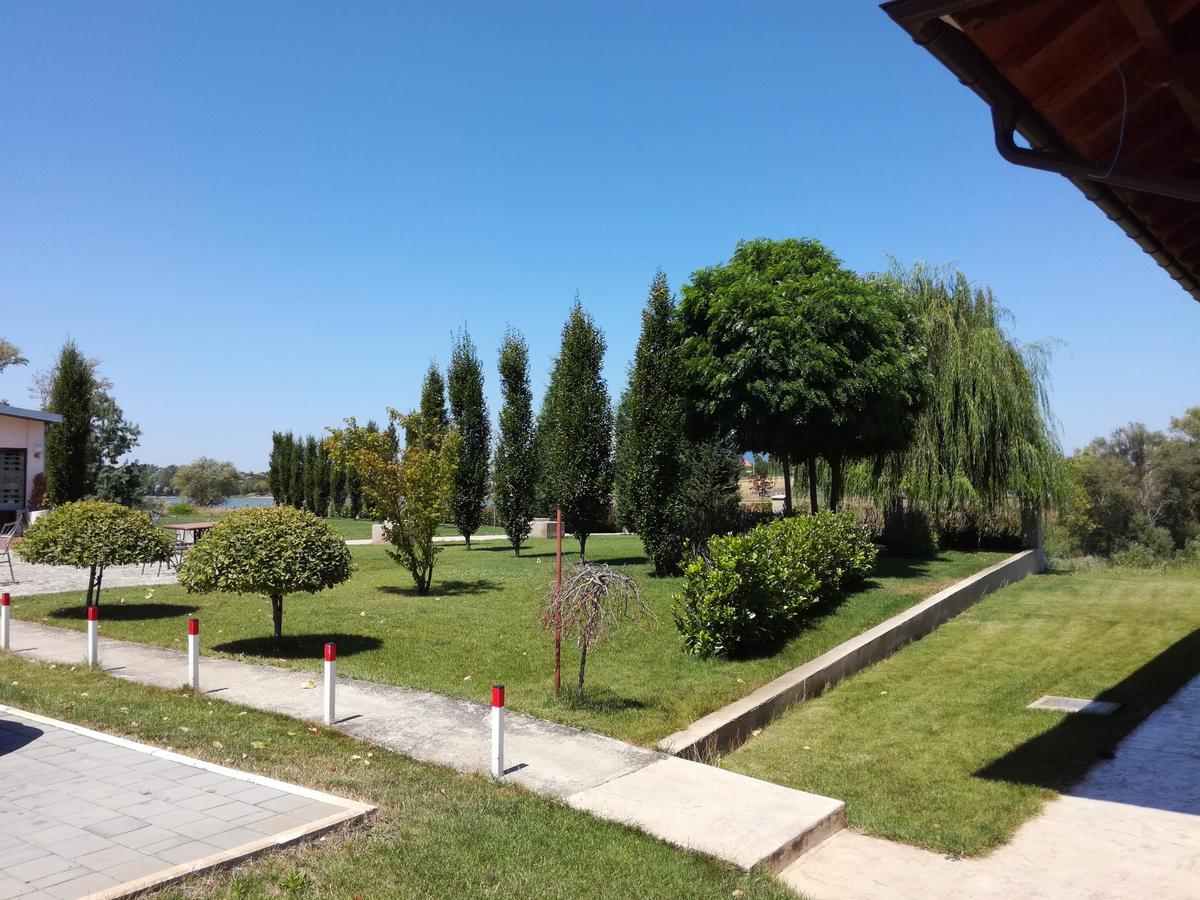 Motel Jezero 姆拉代诺瓦茨 外观 照片